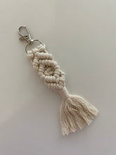 Load image into Gallery viewer, Macrame keychain
